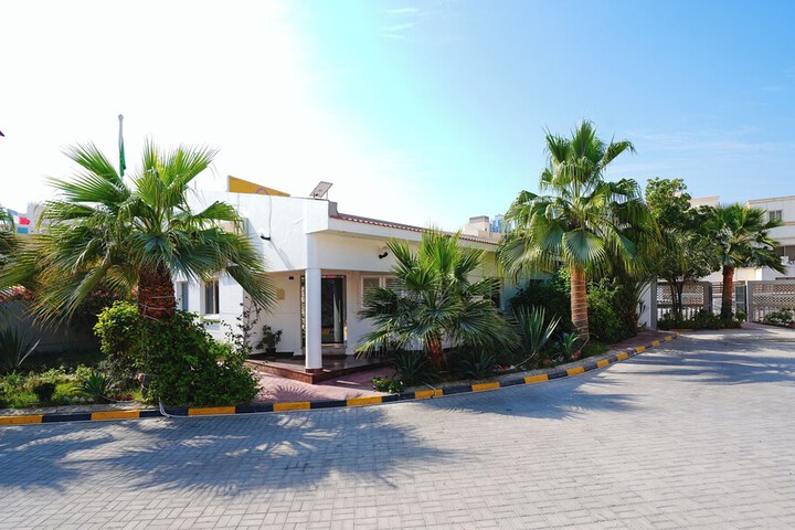 Hotel Exterior 55 of 58