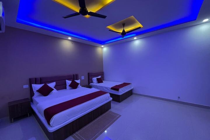 Room 6 of 20