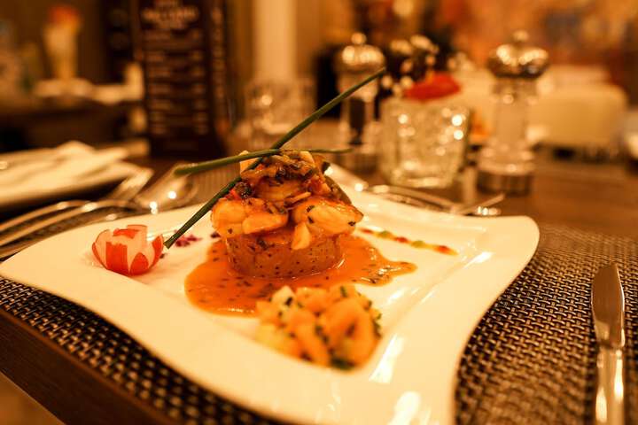 Dining 75 of 95