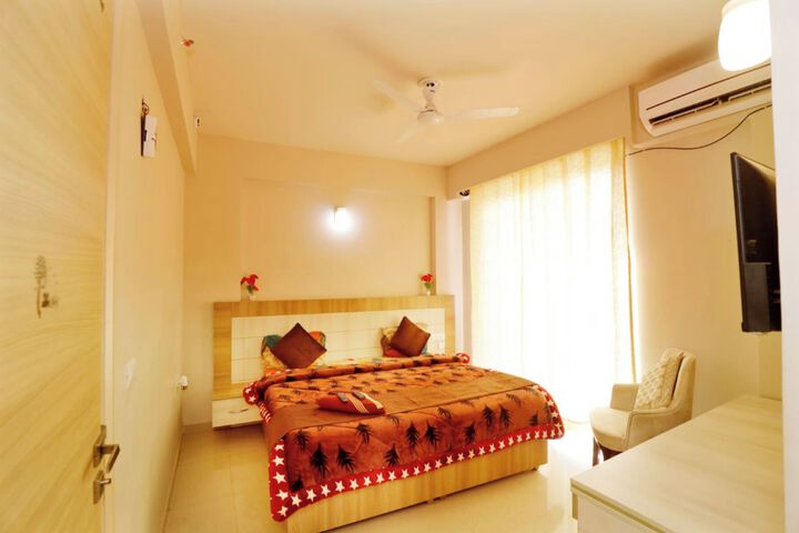 Room 10 of 12