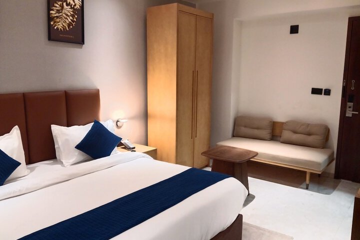 Room 15 of 53