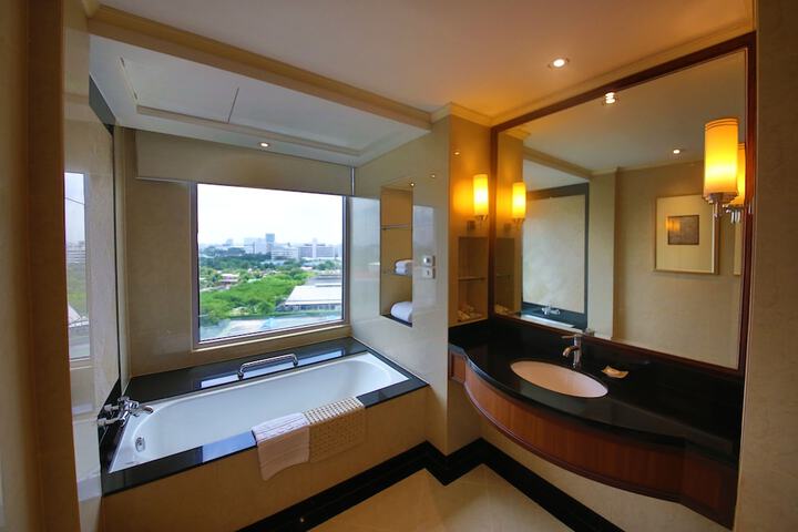 Room 34 of 93