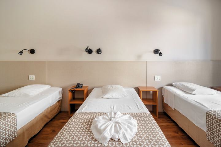 Room 10 of 38