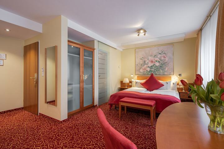 Room 53 of 132