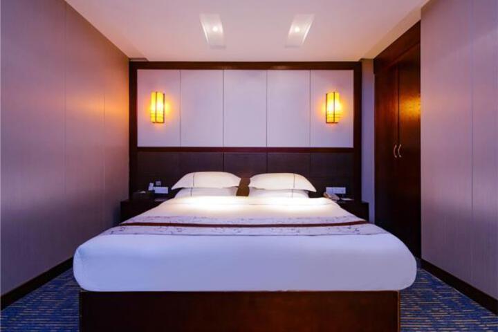 Room 3 of 5