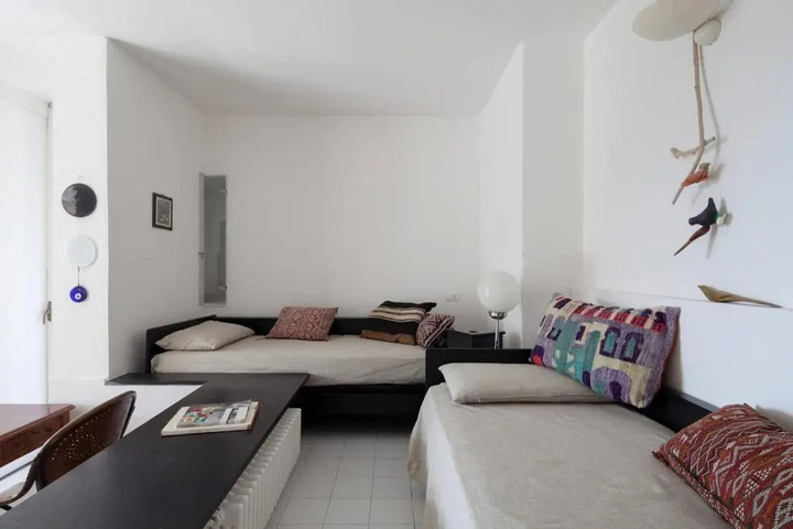 Room 2 of 11