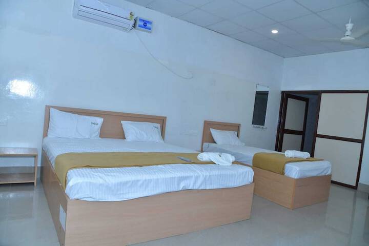 Room 4 of 6
