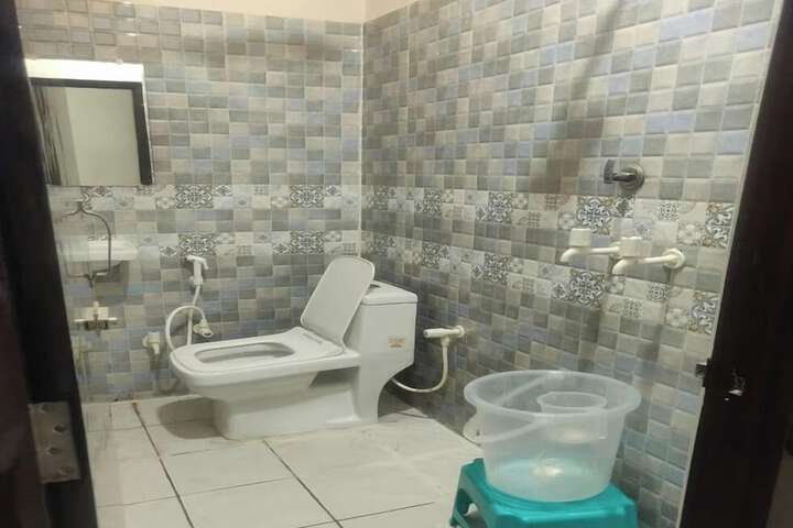 Room 14 of 16