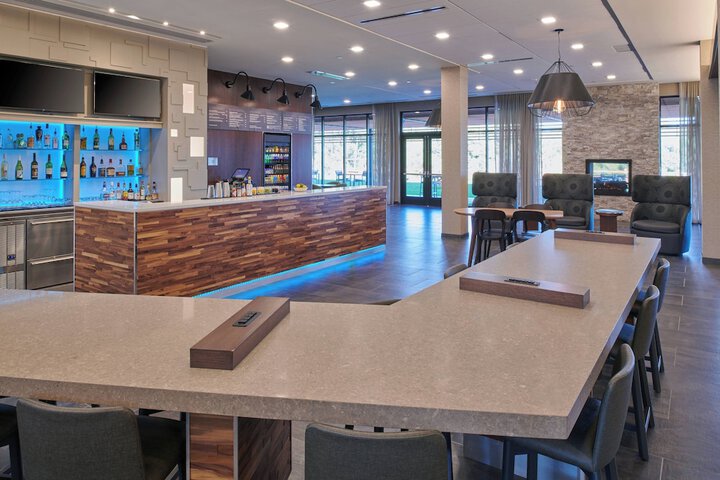 Lobby lounge