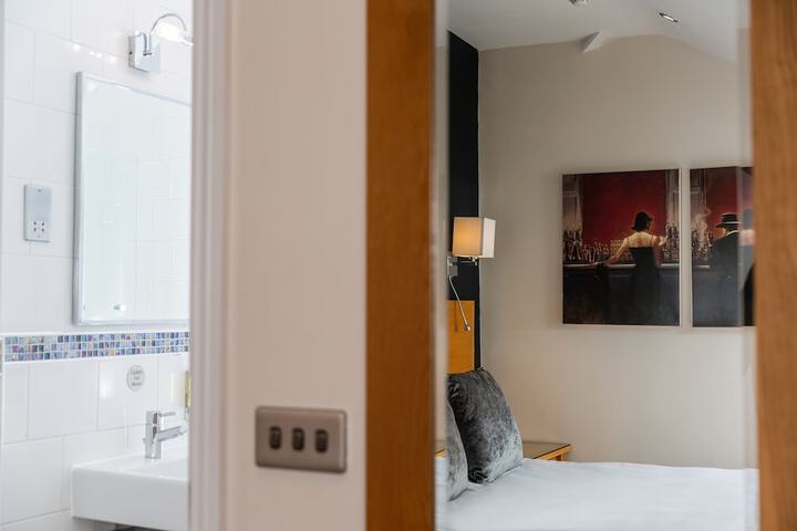 Room 73 of 205