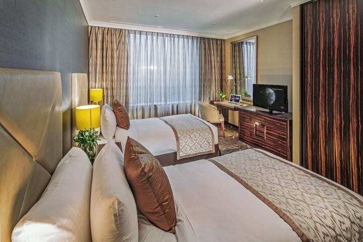 Room 12 of 73