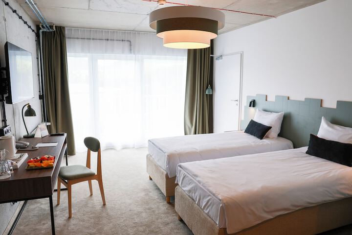 Room 9 of 37