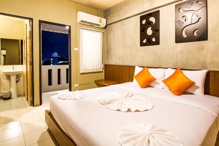 Room 8 of 26
