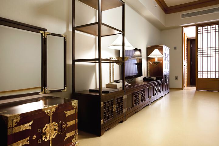 Room 4 of 71