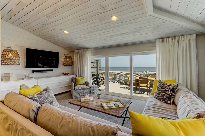 Exterior of Yellow Oceanfront Hotel Room With Spectacular View of Atlantic Ocean by Redawning