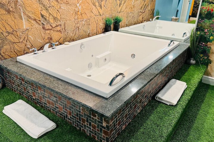 Jetted tub