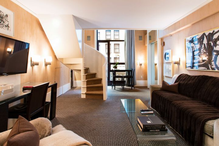Luxury King Bed (4 of 10)