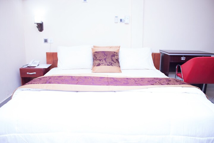 Room 13 of 21