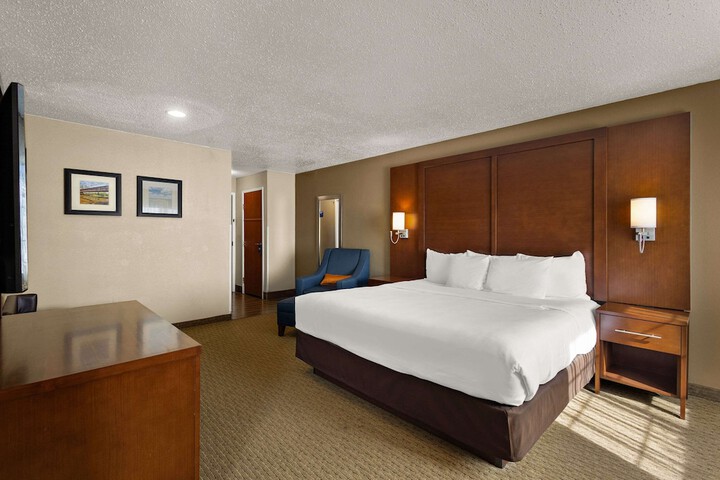 1 King Bed (8 of 34)