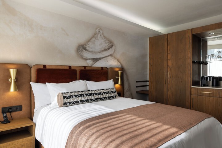 Room 14 of 26