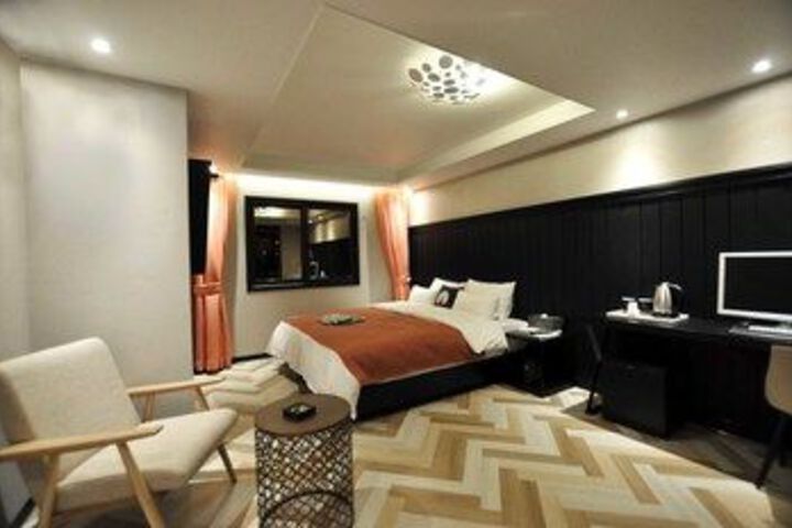 Room 30 of 76