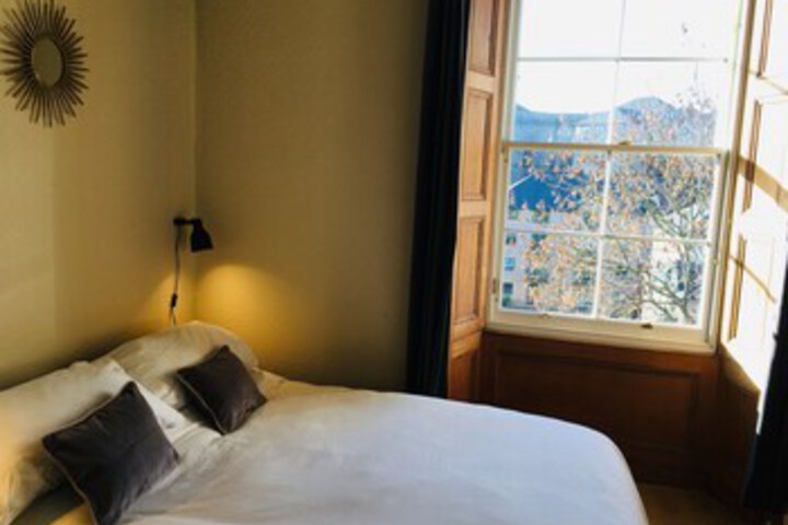 Room 9 of 15