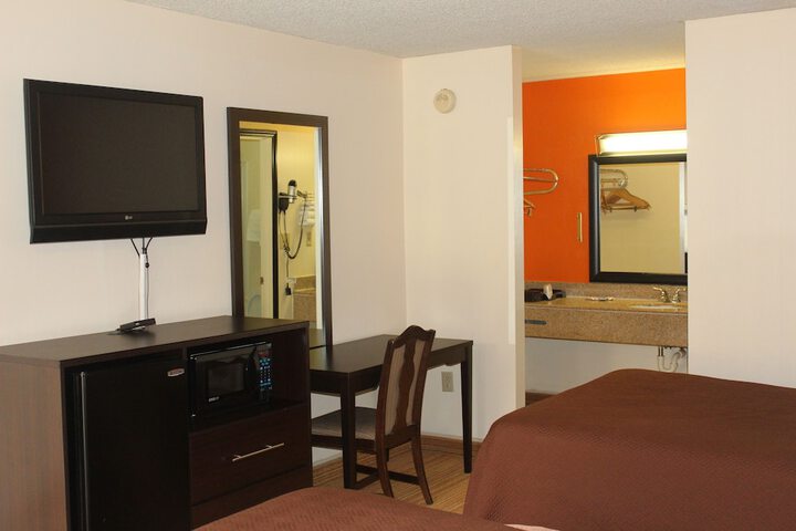 2 Double Beds (14 of 16)