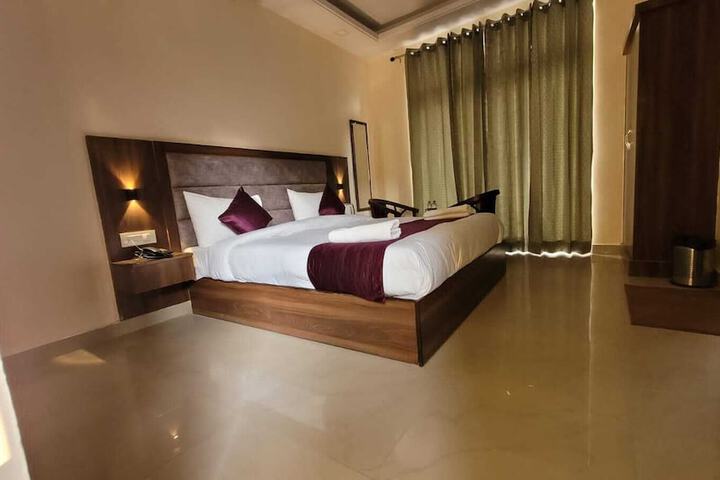 Room 12 of 46