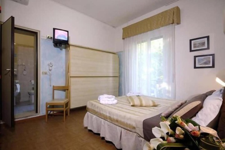 Room 21 of 61