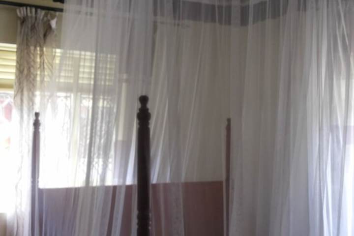 Room 33 of 78