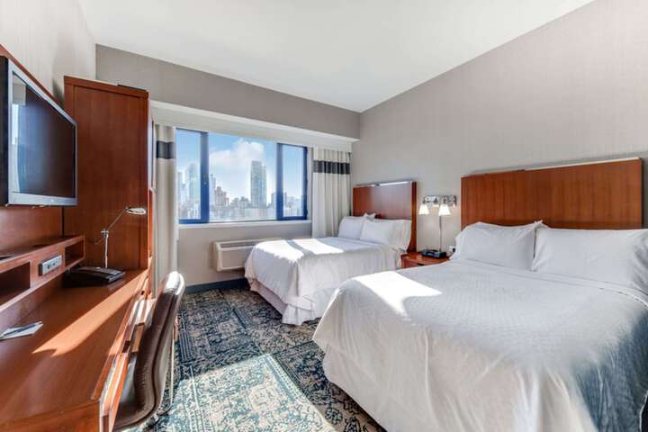Double Accessible King Size Bed (2 of 8)
