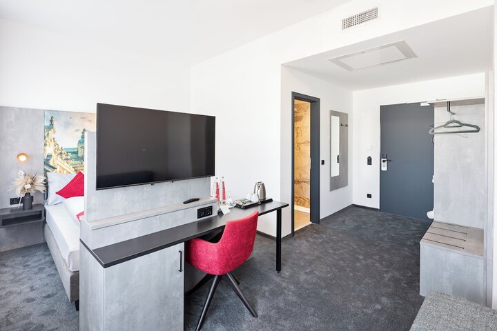 Room 28 of 40