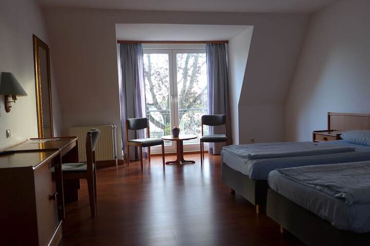 Room 3 of 61