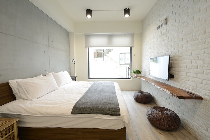 Room 9 of 76