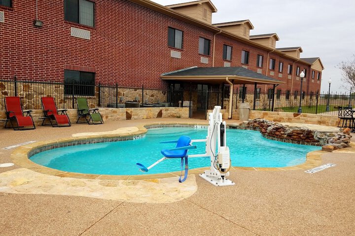 Hotel with Pool