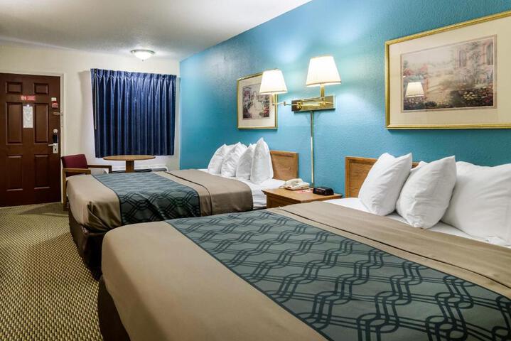1 Queen Bed (2 of 19)
