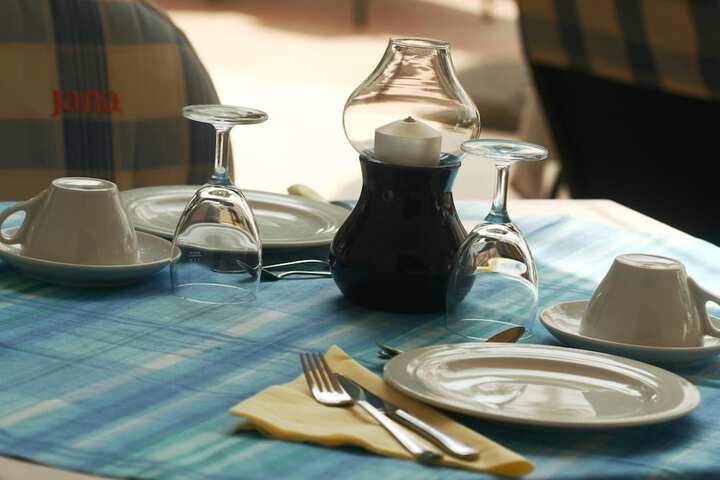 Dining 32 of 66