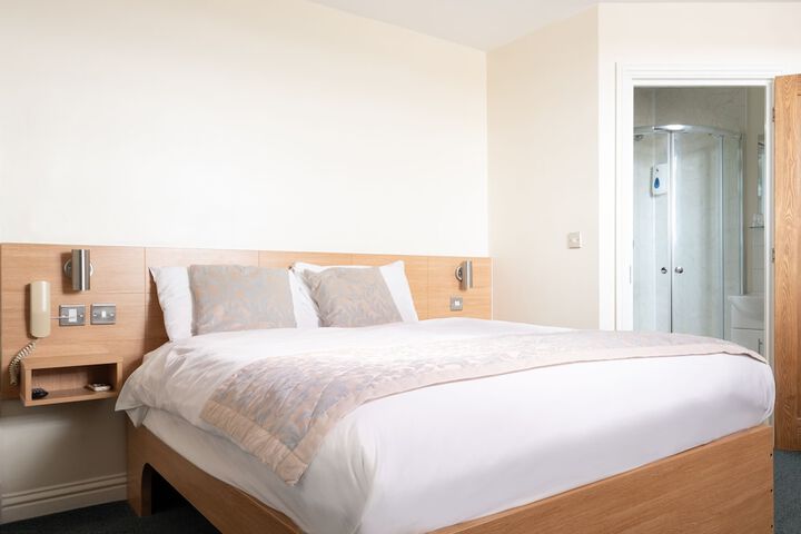 Room 14 of 30