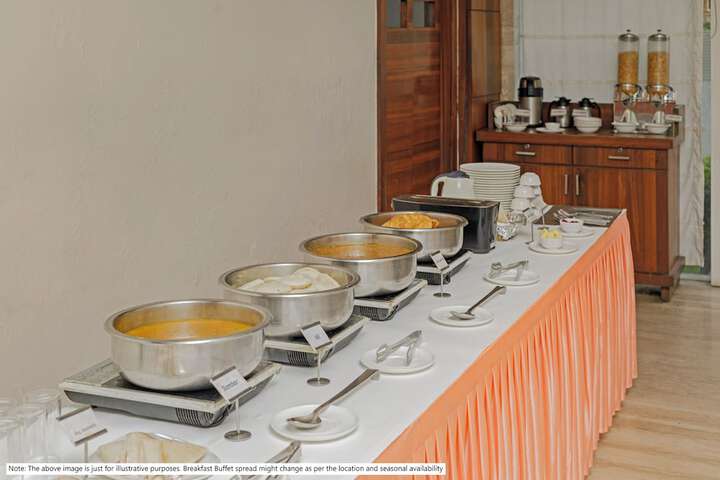 Dining 3 of 8