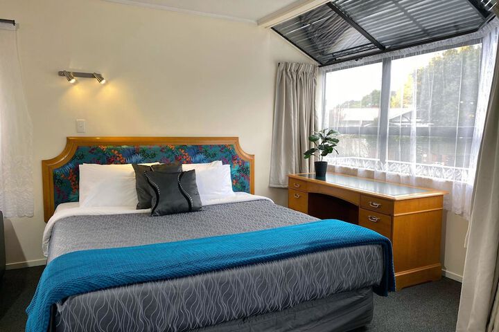 Room 4 of 37