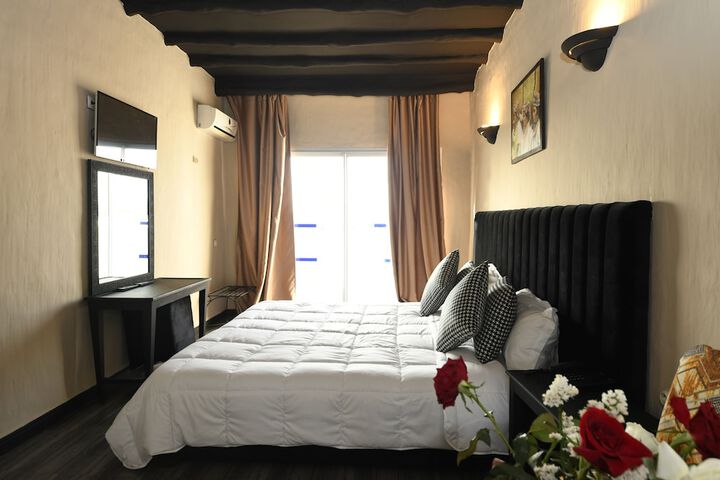 Room 8 of 38