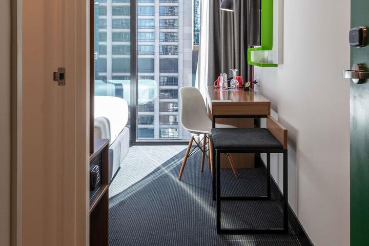 Room 54 of 128