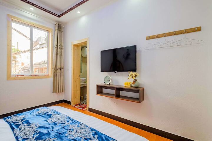 Room 12 of 21