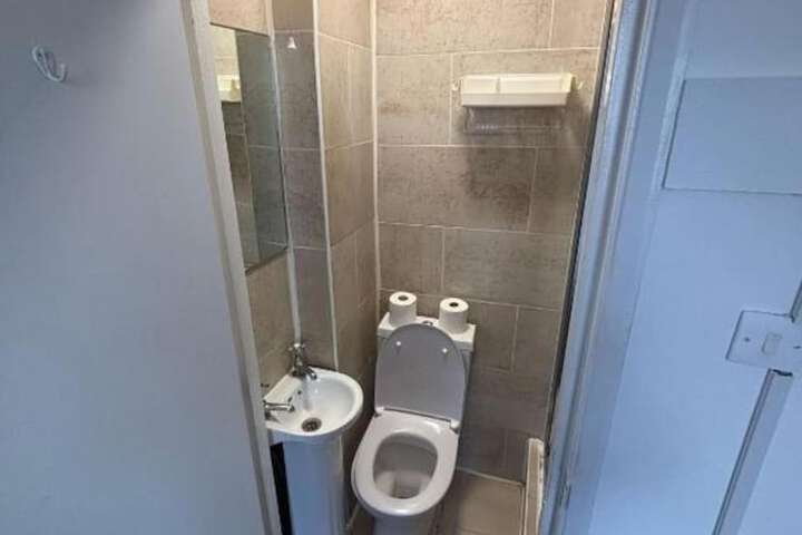 Room 14 of 18