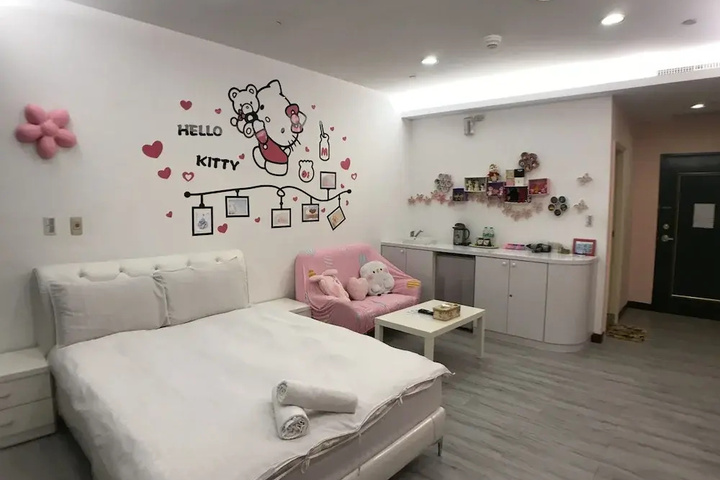 Room 5 of 15