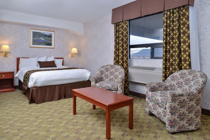 2 Queen Beds (5 of 13)