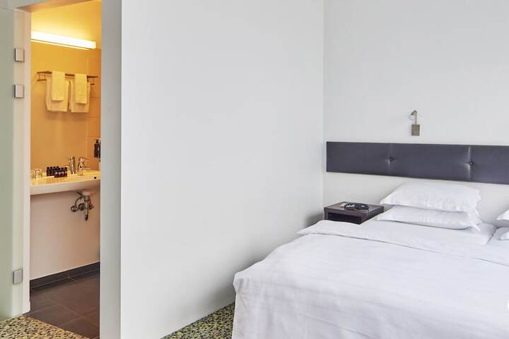 Room 14 of 46