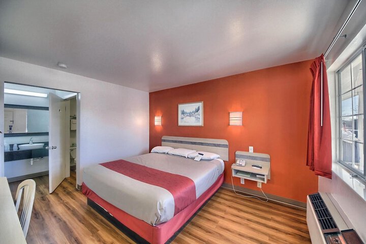 Room 7 of 33