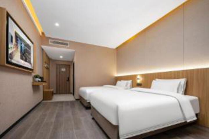 Room 8 of 8