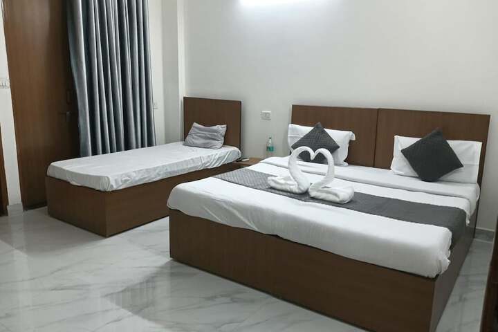 Room 3 of 9